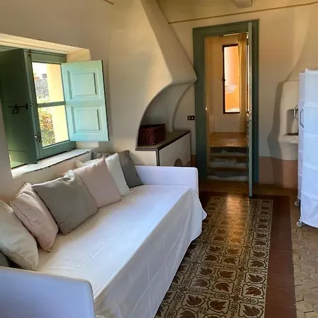 Villa Egea, Elegante Eoliana Dell'800 Immersa In Un Curato Giardino Malfa (Salina)