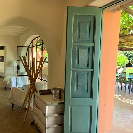 Villa Egea, Elegante Eoliana Dell'800 Immersa In Un Curato Giardino *