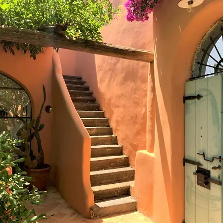 Villa Egea, Elegante Eoliana Dell'800 Immersa In Un Curato Giardino